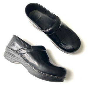 DANSKO $135 Womens 39 Black Patent Leather Professional Slip on Clog Shoes